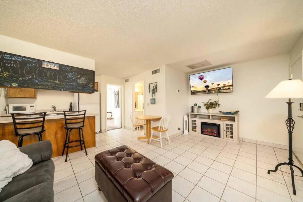 Pool King Lake Suite-Walk To Dt & Lake! Lake Havasu City Dış mekan fotoğraf